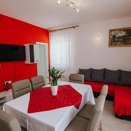 House Josipa * Τρογκίρ