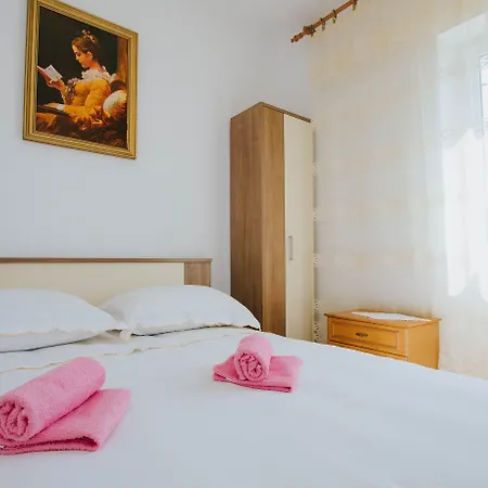 House Josipa 트로기르